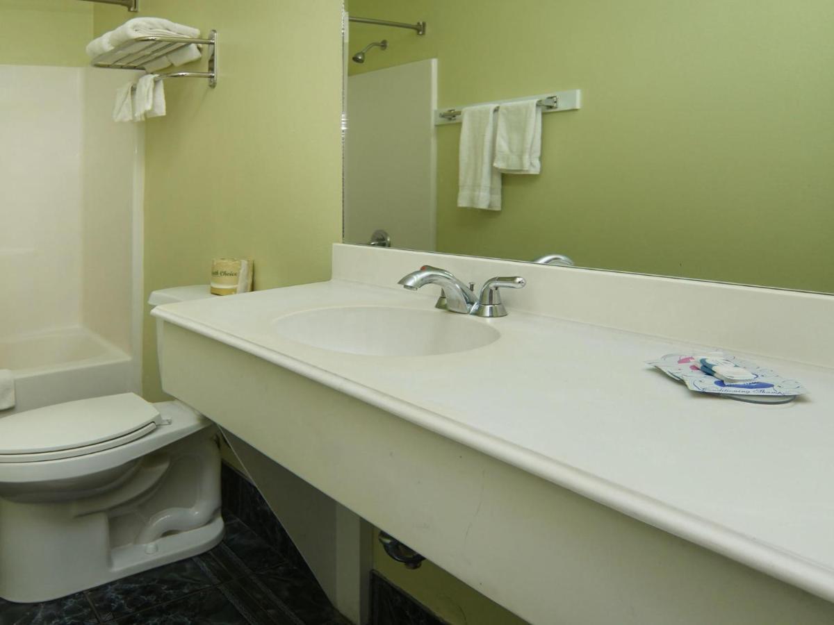 Quality One Motel Уэтерфорд Экстерьер фото